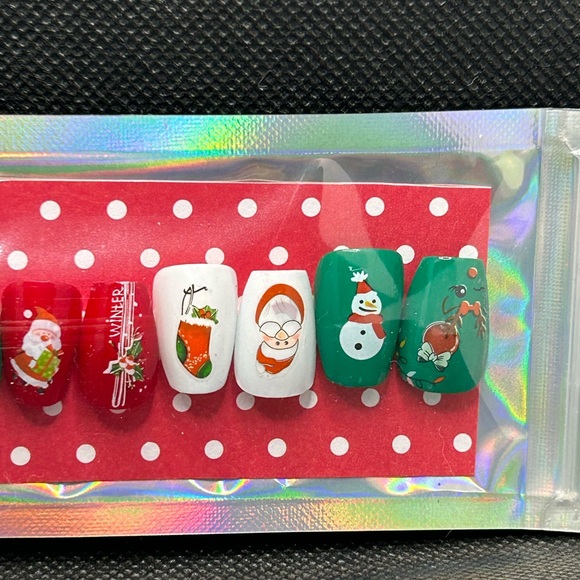 Mommy and Me Press-on Nails Trad Christmas - Picture 4 of 12
